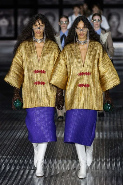 Look 30